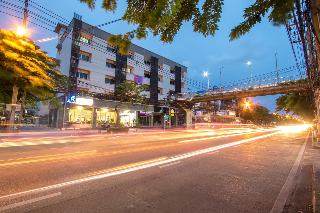 Jr Mansion On Nut Soi 25 Aparthotel Bangkok Exterior photo